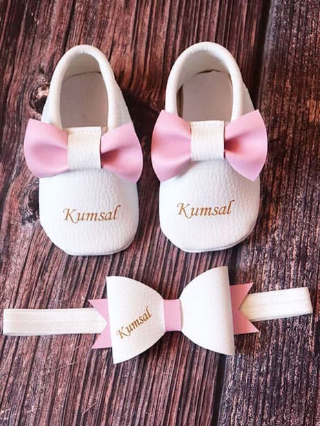 Beyaz Pembe Fiyonklu İsimli Bebek Makosen