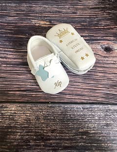 Beyaz Bebe Mavi Yıldızlı İsimli Bebek Makosen